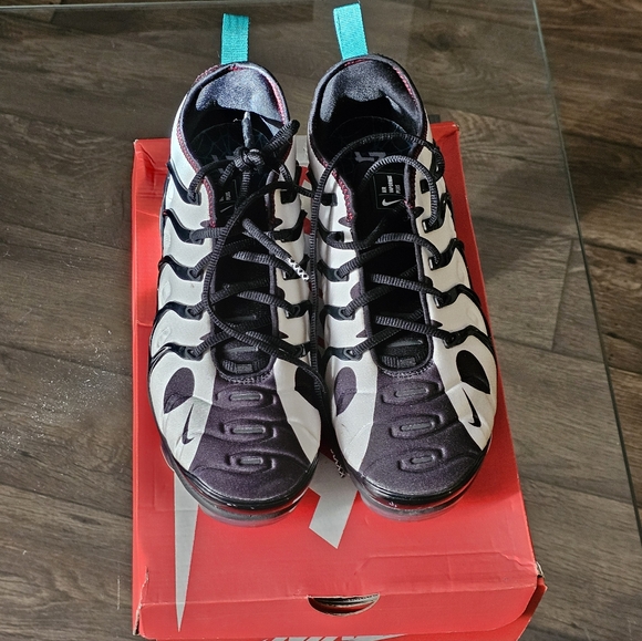 nike vapormax plus spiderman